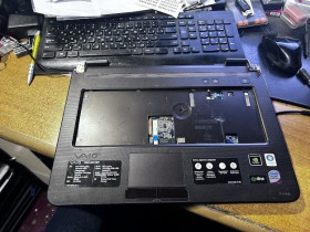 Корпуса Корпуса ^/--/^ Нижняя часть от ноутбука Sony VAIO VGN-NR /--/ 31 /--/ ZR № 241012118 ^_^^^ Нижня частина від ноутбука Sony VAIO VGN-NR /--/ 31 /--/ ZR No 241012118 - фото фото фото