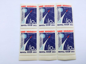 СРСР - СССР - ^/--/^ СССР 1963 г. МИР КОСМОСУ. №2744, сцепка из 6 марок, чистые. ^_^^^ СРСР 1963 р. СВІТ КОСМОСУ. No 2744, зчіпка з 6 марок, чисті. - фото фото фото