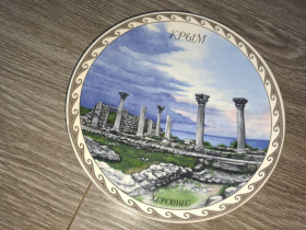 Статуетки, Скульптури, Фігурки, Фарфор Статуэтки, Скульптуры, Фигурки, Фарфор ^/--/^ Настенная тарелка Ф 18 см Херсонес Буды Крым ^_^^^ Настінна тарілка Ф 18 см Херсонес Буди Крим - фото фото фото