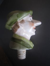 Статуетки, Скульптури, Фігурки, Фарфор Статуэтки, Скульптуры, Фигурки, Фарфор ^/--/^ ГЕРМАНИЯ, СТАРАЯ.  ПРОБКА ДЛЯ БУТЫЛКИ.  ОХОТНИК ^_^^^ Німеччина, стара. Пробування для пляшки. ОХОТНИК - фото фото фото