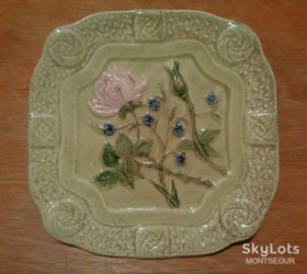 Статуетки, Скульптури, Фігурки, Фарфор Статуэтки, Скульптуры, Фигурки, Фарфор ^/--/^ Редкая старинная тарелка барельеф хризантемы керамика Кузнецовский ^_^^^ Рідка старовинна тарілка барельєф хризантеми кераміка Кузнецовський - фото фото фото