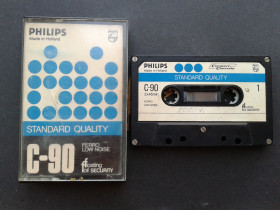 Касети Кассеты ^/--/^ Аудиокассета Philips C-90 ^_^^^ Аудіокасет Philips C-90 - фото фото фото