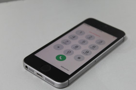 Apple iPhone Apple iPhone ^/--/^ Мобильный телефон №2868  Apple iPhone 5 SE  32 /--/ Gb  A /--/ 1723 ^_^^^ Мобільний телефон No /--/ 2868 Apple iPhone 5 SE 32 /--/ Gb A /--/ 1723 - фото