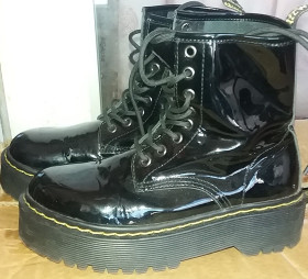 Чоботи Сапоги ^/--/^ ЛАКОВЫЙ DR.MARTENS женская обувь под сезон ботинки сапоги ^_^^^ Лаковий DR.MARTENS жіноче взуття під сезон черевики чоботи - фото фото фото