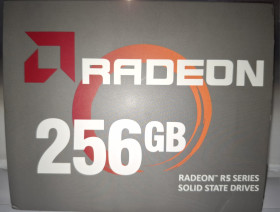 Твердотільні SSD-накопичувачі Твердотельные SSD-накопители ^/--/^ SSD AMD Radeon R /--/ 5 256 /--/ GB SATA III 2.5&amp;quot;  (Ідеальний стан, 100% здоров&amp;apos;я) код.6172 ^_^^^ SSD AMD Radeon R /--/ 5 256 /--/ GB SATA III 2.5&amp;quot; (Идеальное состояние, 100% здоровья) код.6172 - фото фото фото