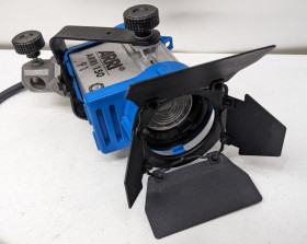 Прожектори Прожекторы ^/--/^ Осветительный прибор ARRI Junior 150 /--/ W кино фото свет прожектор с линзой Френеля ^_^^^ Освітлювальний прилад ARRI Junior 150 /--/ W кіно фото світло прожектор з лінзою Френеля - фото фото фото
