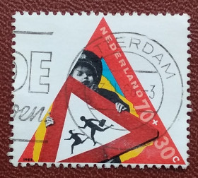 Бенілюкс Бенилюкс ^/--/^ Нидерланды 1985 г - Безопасность дорожного движения, гаш ^_^^^ 1985 — Безпека дорожнього руху, гаш - фото фото фото