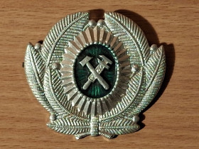Знаки товариств і організацій Знаки обществ и организаций ^/--/^ Знак Кокарда МПС Министерство путей сообщения Железнодорожника СССР ^_^^^ Знак Кокарда МПС Міністерство шляхів сполучення Залізничника СРСР - фото фото фото