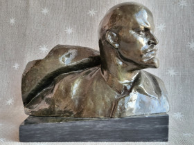 Статуетки, Скульптури, Фігурки, Фарфор Статуэтки, Скульптуры, Фигурки, Фарфор ^/--/^ Бюст Ленин на камне, ск.Колесников 1967 /--/ г, редкость. шпиатр на мраморе,очень редкий бюст, в коллекцию ^_^^^ Бюст Ленін на камені, ск.Колесніков 1967 /--/ р, рідкісність. шпіатр на мармурі, дуже рідкісний бюст, в колекцію - фото фото фото
