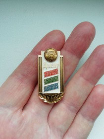 Пам'ятні і ювілейні Памятные и юбилейные ^/--/^ Значок Днепр-чемпион 1983, бронзовый призер 84-85, серебряный призер 1987 ^_^^^ Значок Дніпро-чемпіон 1983, бронзовий призер 84-85, срібний призер 1987 - фото фото фото
