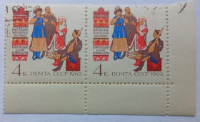 СРСР - СССР - ^/--/^ СССР 1963 Народные костюмы Киргизии, сцепка с полями, гашеная (I) ^_^^^ СРСР 1963 Народні костюми Киргизії, зчіпка з полями, гашена (I) - фото фото фото