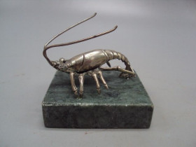 Статуетки, Скульптури, Фігурки, Фарфор Статуэтки, Скульптуры, Фигурки, Фарфор ^/--/^ Фигура на подставке креветка статуэтка креветочка серебро вес 130 г    (чистый вес 16,67 г) №11 ^_^^^ Фігура на підставці креветка статуетка креветочка срібло вага 130 г (чиста вага 16,67 г) No 11 - фото фото фото