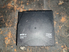 Інше Другое ^/--/^ Ленточный картридж IBM LTO-6 Ultrium 2.5 /--/ TB Data Cartridge 00 /--/ V /--/ 7590 № 232401 ^_^^^ Сточний картридж IBM LTO-6 Ultrium 2.5 /--/ TB Data Cartridge 00 /--/ V /--/ 7590 No 232401 - фото фото фото