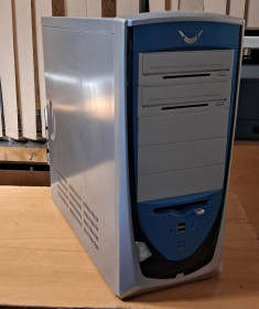 Корпуса Корпуса ^/--/^ Ретро-корпус ATX Mid-Tower   (сріблясто-синій) | Товстий метал | Під ПК 2000-х ^_^^^ Ретро-корпус ATX Mid-Tower (серебристо-синий) | Толстый металл | Под ПК 2000-х - фото фото фото