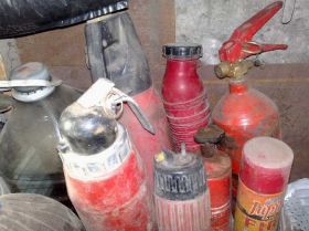 Засоби аварійної допомоги Средства аварийной помощи ^/--/^ огнетушитель ^_^^^ Вогнегасник - фото фото фото