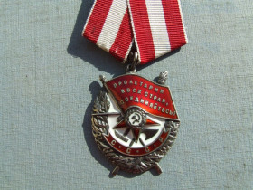 СРСР СССР ^/--/^ Орден Боевого Красного Знамени № 231 582 награждения 1944-1945 гг. в родной патине . ^_^^^ Орден Бойового Червоного Прапора No 231 582 нагородження 1944-1945 рр. в рідній патіні. - фото фото фото