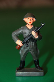 Фігурки, солдатики Фигурки, солдатики ^/--/^ СОЛДАТ АРМІЇ ГДР вартовий  70-75 /--/ мм ЛЮКС рання фігурка ^_^^^ СОЛДАТ АРМИИ ГДР стражей 70-75 /--/ мм ЛЮКС ранняя фигурка - фото фото фото