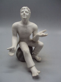 Статуетки, Скульптури, Фігурки, Фарфор Статуэтки, Скульптуры, Фигурки, Фарфор ^/--/^ Фигура фарфор статуэтка авторская Полонное ЗХК мужчина парень сидит высота 17,7 /--/ см под реставрац №46 ^_^^^ Фігура фарфор статуетка авторська Полонне ЗХК чоловік хлопець сидить висота 17,7 см під реставрац No /--/ 46 - фото фото фото