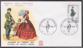 Франція Франция ^/--/^ Франция 1967 ПОЧТАЛЬОН КУРЬЕР ПОСЫЛЬНЫЙ РАЗНОСЧИК ПОЧТОВАЯ СУМКА ДОСТАВКА ПИСЬМО ПОЧТА КПД Mi.1574 ^_^^^ Франція 1967 Поштальйон Кур'єр посильний розносчик поштова сума досягнення листа пошти ККД Mi.1574 - фото фото фото