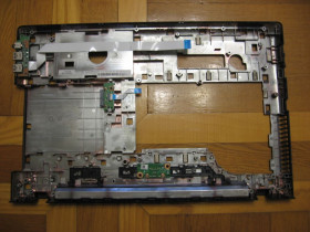Корпуса Корпуса ^/--/^ Нижня частина корпусу      (піддон, корито) LENOVO IdeaPad Z /--/ 710 з платами портів ^_^^^ Нижняя часть корпуса (поддон, корито) LENOVO IdeaPad Z /--/ 710 с платами портов - фото фото фото