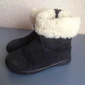 Чоботи, черевики Сапоги, ботинки ^/--/^ Ботинки-сапожки деми Ugg Australia,р,25,натуральные! ^_^^^ Ботинки-шкірки демі Ugg Australia,р,25,натуральні! - фото фото фото