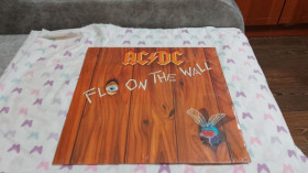 Платівки Пластинки ^/--/^ ac/dc - fly on the wall. запечатанный европейский винил ^_^^^ ac/dc - fly on the wall. запечатаний європейський вініл - фото фото фото