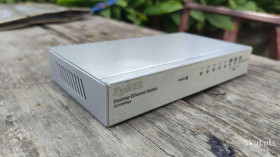 Комутатори, Світчі Коммутаторы, Свитчи ^/--/^ Zyxel ES-108 /--/ A восьмипортовый коммутатор Fast Ethernet ^_^^^ Zyxel ES-108 /--/ A восьмипортовий комутатор Fast Ethernet - фото фото фото