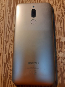 Комплектуючі для корпусів Комплектующие для корпусов ^/--/^ Meizu M /--/ 6 /--/ T M /--/ 811 /--/ H задняя крышка золотого цвета ^_^^^ Meizu M /--/ 6 /--/ T M /--/ 811 /--/ H задня кришка золотого кольору - фото фото фото