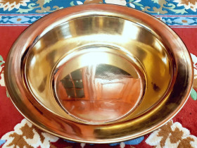 Кухонне начиння, посуд, столове срібло Кухонная утварь, посуда, столовое серебро ^/--/^ Шикарный таз из латуни 9 л, старинный латунный таз ссср, винтажная миска, клеймо, цена  ^_^^^ Шикарний таз з латуні 9 л, старовинний латунний таз СРСР, гвинтажна миска, клеймо, ціна - фото фото фото