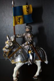 Фігурки, солдатики Фигурки, солдатики ^/--/^ рыцарь с флагом на коне SCHLEICH 90-100 /--/ мм ФРГ ^_^^^ Лицар з прапором на коні SCHLEICH 90-100 мм ФРН - фото фото фото