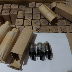 Радіолампи Радиолампы ^/--/^ Радиолампи УО-240, 55 год. новие, одна партия, штампи ВП, каждая в коробке! Мегаредкость. Смотрите фото/описание. В колекцию в работу. ^_^^^ Радіолампі УО-240, 55 рік. нові, одна партія, штампи ВП, кожна в коробці! Мегаредкость. Дивіться фото / опис. Колекція в роботу. - фото фото фото