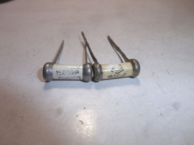 Конденсатори Конденсаторы ^/--/^ Конденсатор КБГ-И  1500 /--/ пФ  400 /--/ В новый ^_^^^ Конденсатор КБГ-І 1500 /--/ пФ 400 /--/ В новий - фото фото фото