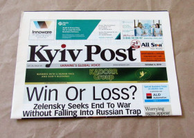 Видання - р. Издания - гг. ^/--/^ Газета англійською мовою Kyivpost 04.10.2019 ^_^^^ Газета на английском языке Kyivpost 04.10.2019 - фото фото фото