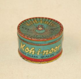 Інше Другое ^/--/^ Редкость! Старинная жестяная коробочка, Koh-I-Noor. нач. 20-го в. ^_^^^ Рідкісність! Старовинна жестяна коробочка, Koh-I-Noor. 20-го в. - фото фото фото