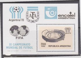Південна Америка Южная Америка ^/--/^ Аргентина 1978 ФУТБОЛ КУБОК FIFA XI ЧЕМПИОНАТ МИРА ЧМ ПОБЕДА СТАДИОН ЭМБЛЕМЫ Mi.1344 Bl.20** EUR 4 ^_^^^ Аргентина 1978 ФУТБОЛ КУБОК FIFA XI ЧЕМПІОНАТ СВІТУ ЧС ПЕРЕМОГИ СТАДІОН ЕМБЛЕМИ Mi.1344 Bl.20** EUR 4 - фото фото фото