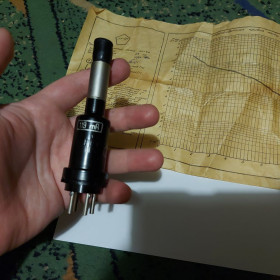 Радіолампи Радиолампы ^/--/^ Лампа манометрическая ЛТ-4 /--/ М, новая, с паспортом. Смотрите фото/описание. Лот 1 шт. Редкость! ^_^^^ Лампа манометрична ЛТ-4 /--/ М, нова, з паспортом. Дивіться фото / опис. Лот 1 шт. Рідкісність! - фото фото фото