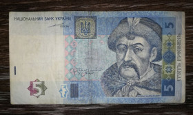 Загальнодержавні випуски Общегосударственные выпуски ^/--/^ 5 гривень 2004 Тігіпко серія АР 6164... ^_^^^ 5 гривен 2004 Тигипко серия АР 6164... - фото фото фото