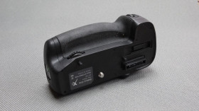 Nikon Nikon ^/--/^ Батарейный блок Battery Grip XTNG /--/ 7100 для камер Nikon D /--/ 7100 Вживане ^_^^^ Батарейний блок Battery Grip XTNG /--/ 7100 для камер Nikon D /--/ 7100 - фото фото фото