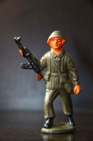 Фігурки, солдатики Фигурки, солдатики ^/--/^ солдат ГДР 70-75 /--/ мм резина  ЛЮКС!! ^_^^^ солдат НДР 70-75 мм гума Люкс! - фото фото фото