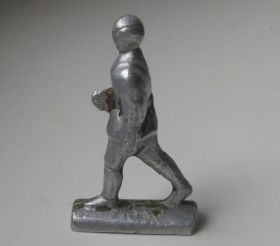 Фігурки, солдатики Фигурки, солдатики ^/--/^ Довоенка. ИЗО фабрика 1936-1940 гг. Командир в пилотке. ^_^^^ Довоєнка. ІЗО фабрика 1936-1940 рр. Командир у пілотці. - фото фото фото