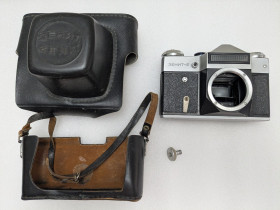 Вінтажні фотоапарати Винтажные фотоаппараты ^/--/^ Фотоапарат Зенит-Е  без об&amp;apos;єктиву, неробочий. ^_^^^ Фотоаппарат Зенит-Е без объектива, нерабочий. - фото фото фото