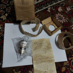 Радіолампи Радиолампы ^/--/^ Генераторный тетрод ГУ-33 /--/ Б, новая, запечатано в коробке, синие ВП штампи! Посребленая,72 год! Позолота, 250 МГц, &amp;gt;120 Вт. Редкость! Лот 1 шт. ^_^^^ Генераторний тетрод ГУ-33 /--/ Б, нова, запечатано в коробці, сині ВП штампи! Посрібна,72 рік! Позолота, 250 МГц, &amp;gt;120 Вт. Рідкісність! Лот 1 шт. - фото фото фото