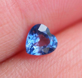 Сапфір Сапфир ^/--/^ Сапфир сердце  0,57 Cts. 5.2 х 2.7 мм ^_^^^ Сапфір серце 0,57 Cts. 5.2 х 2.7 мм - фото фото фото