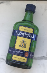 Інше Другое ^/--/^ Украина Мини бутылочка 50 мл коллекционная Бехеровка Becherovka Алкоминималистика бутылка ^_^^^ Україна Міні пляшка 50 мл колекційна Бехеровка Becherovka Алкомінімалістика пляшка - фото фото фото