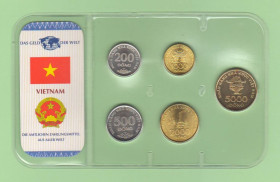 В'єтнам Вьетнам ^/--/^ Набор монет ВЬЕТНАМ 2003 год з серии Das Geld Der Welt блистер запайка пластик набір В&amp;apos;ЄТНАМ ^_^^^ Набор монет Вьетнам 2003 год из серии Das Geld Der Welt блистер запайка пластик набор В&amp;apos;ЕТНАМ - фото фото фото