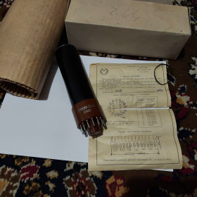 Радіолампи Радиолампы ^/--/^ Радиолампа ФЭУ-39 /--/ А, новая с паспортом в коробке, Мегаредкость. Смотрите фото/описание. Лот 1 шт. В колекцию в работу. ^_^^^ Радіолампа ФЕУ-39 /--/ А, нова з паспортом в коробці, Мегаредкость. Дивіться фото / опис. Лот 1 шт. Колекція в роботу. - фото фото фото