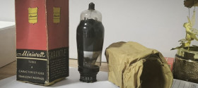 Радіолампи Радиолампы ^/--/^ радіолампа 15 CL /--/ 6 R.8 Miniwatt 35 рік для лампового радіоприймача чи колекції ^_^^^ радиолампа 15 CL /--/ 6 R.8 Miniwatt 35 год для лампового радиоприемника или коллекции - фото фото фото