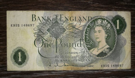 Великобританія Великобритания ^/--/^ ENGLAND Англія 1 фунт стерлінгів 1960 1977 без літери G. Підпис: Hollom ^_^^^ ENGLAND Англия 1 фунт стерлингов 1960 1977 без буквы G. Подпись: Hollom - фото фото фото