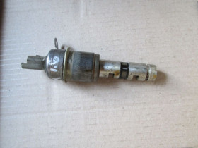 Інше Другое ^/--/^ K /--/ 4 /--/ M 1.6 16 /--/ V Renault Clio электромагнитный клапан управления фазами ^_^^^ K /--/ 4 /--/ M 1.6 16 /--/ V Renault Clio електромагнітний клапан управління фазами - фото фото фото