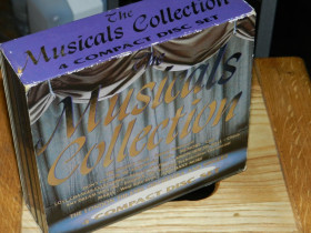 Музичні диски Музыкальные диски ^/--/^ 4 /--/ CD Musical Collections  - The London Theatre Orchestra And Singers ^_^^^ 4 /--/ CD Musical Collections - The London Theatre Orchestra And Singers - фото фото фото